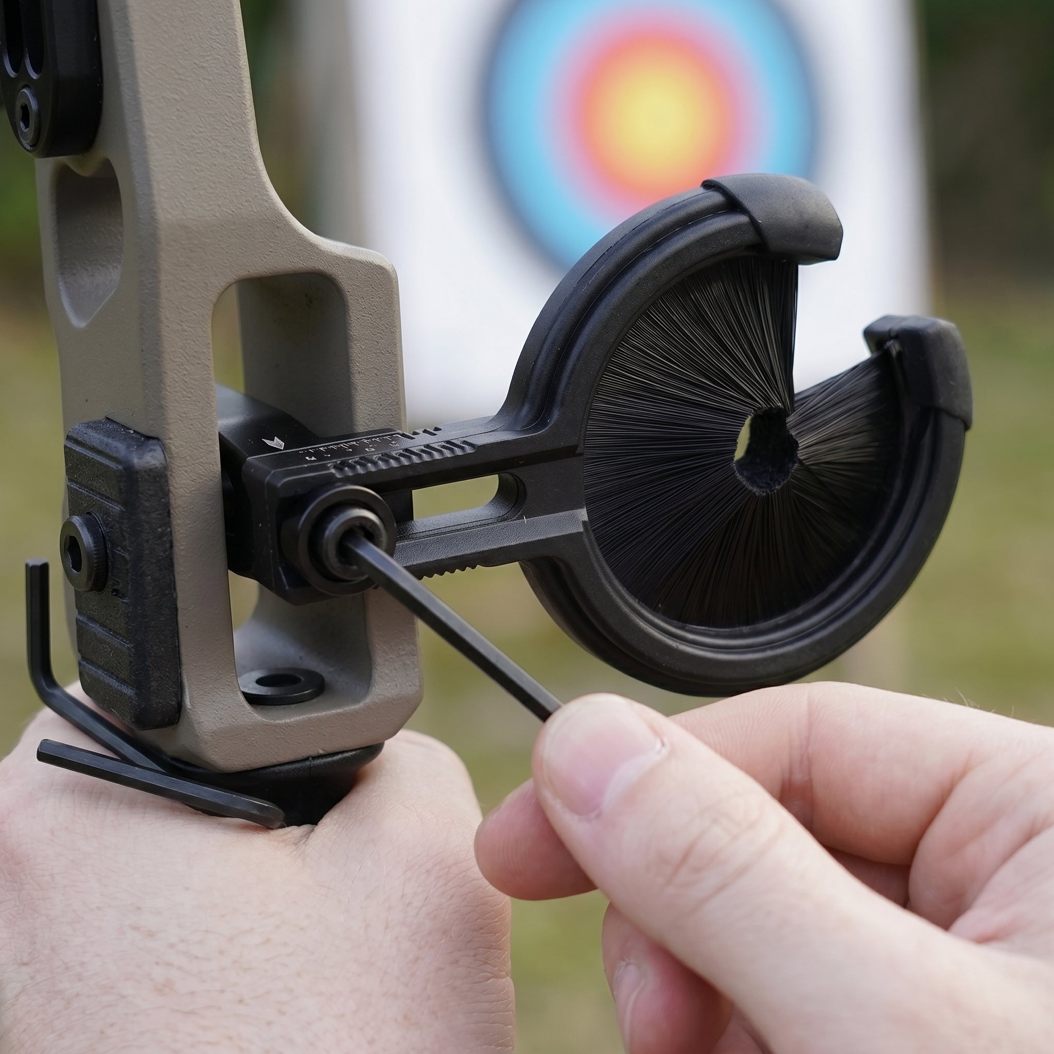 Brush Whisker Biscuit Arrow Rest, Durable Nylon Brush Bow Rest, Noise-Free & Anti-Scratch, Universal Fit for Compound/Recurve Bow for Hunting & Target Shooting